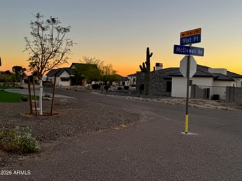 91st Pl #B, Mesa, AZ 85207