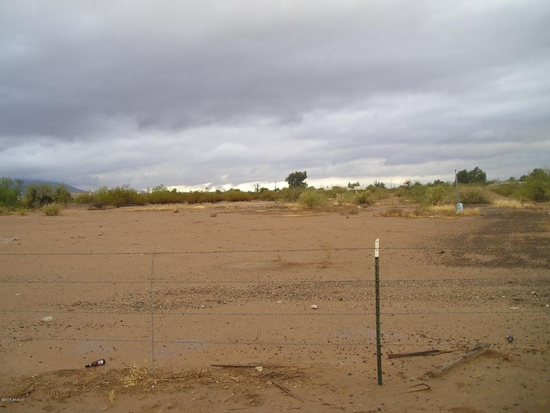 00002 N 4th St N #2, Aguila, AZ 85320