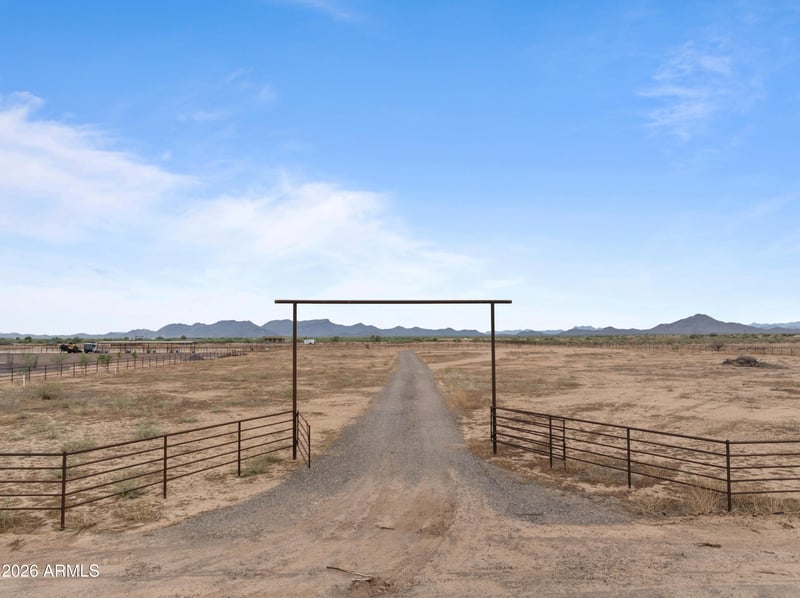 0004 W Long Rifle Lot 4 Rd #4, Aguila, AZ 85320