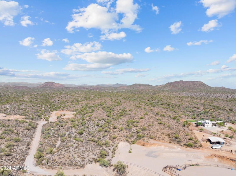000xx Quiet Hills Dr #-, Morristown, AZ 85342