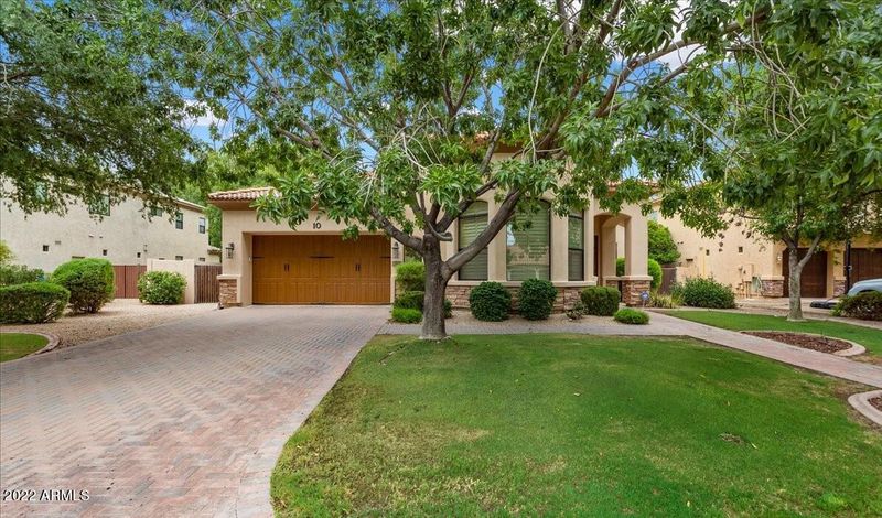 10 E Cactus Wren Dr, Phoenix, AZ 85020