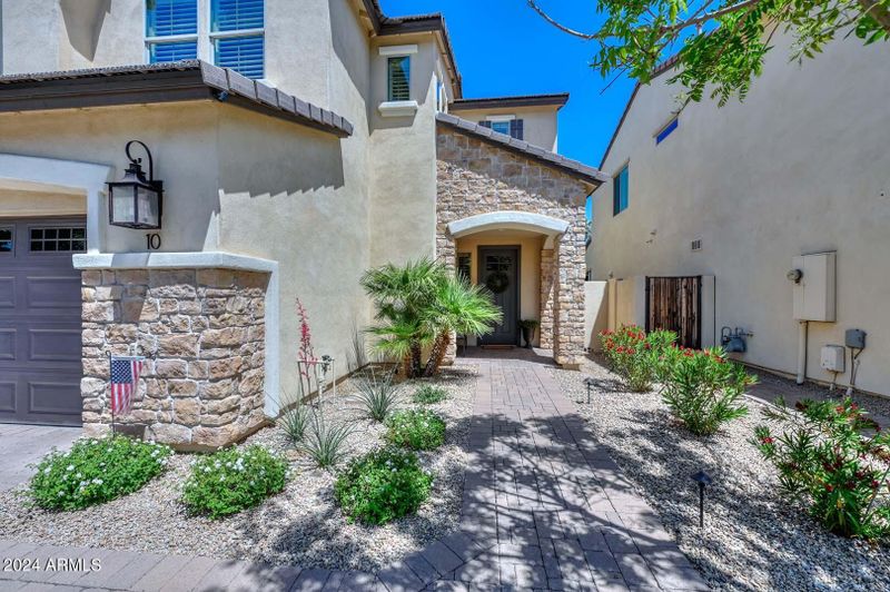 10 E Laurie Ln, Phoenix, AZ 85020