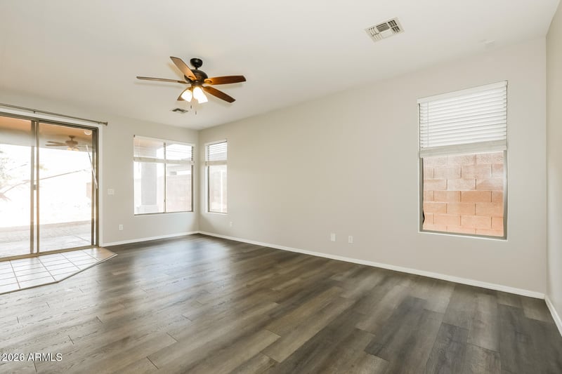 10 Mill Reef Dr, San Tan Valley, AZ 85143