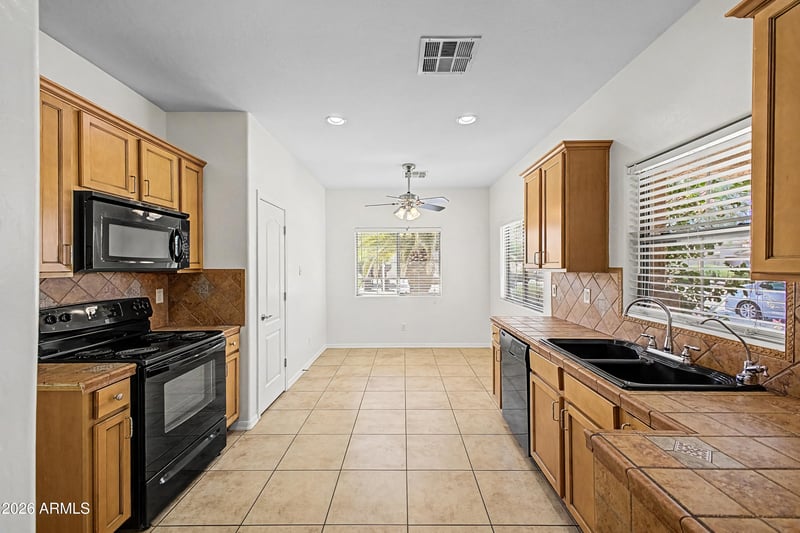 100 W Dana Dr W, San Tan Valley, AZ 85143