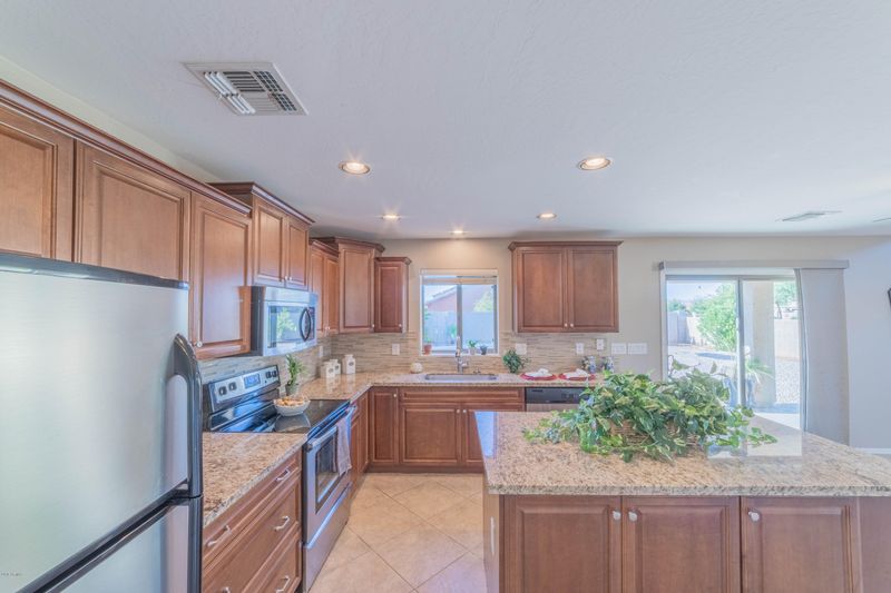 1000 W Vineyard Plains Dr, San Tan Valley, AZ 85143
