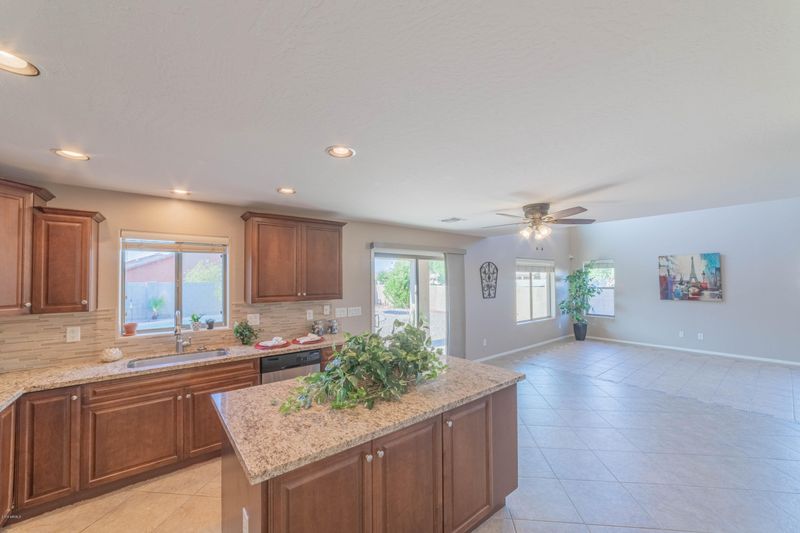 1000 W Vineyard Plains Dr, San Tan Valley, AZ 85143