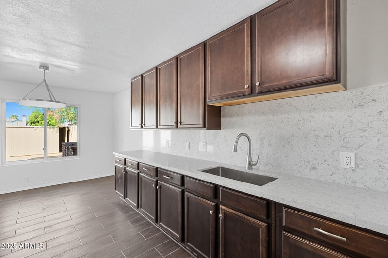 10002 66th Ln, Glendale, AZ 85302