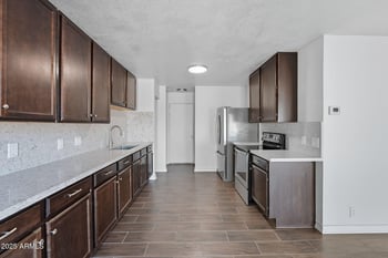 10002 66th Ln, Glendale, AZ 85302