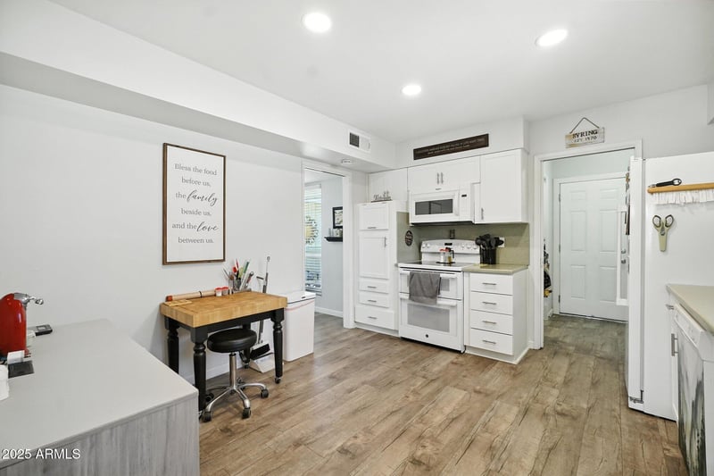 10002 Deanne Dr, Sun City, AZ 85351