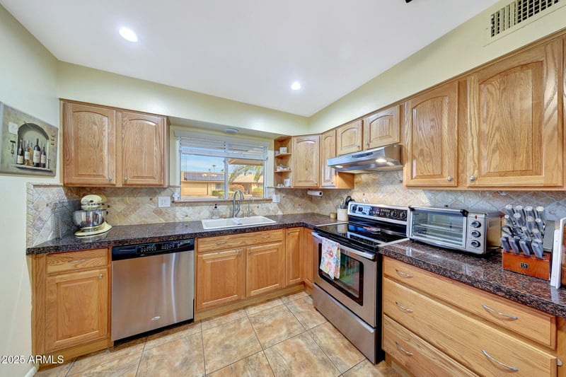 10004 Bright Angel Cir, Sun City, AZ 85351