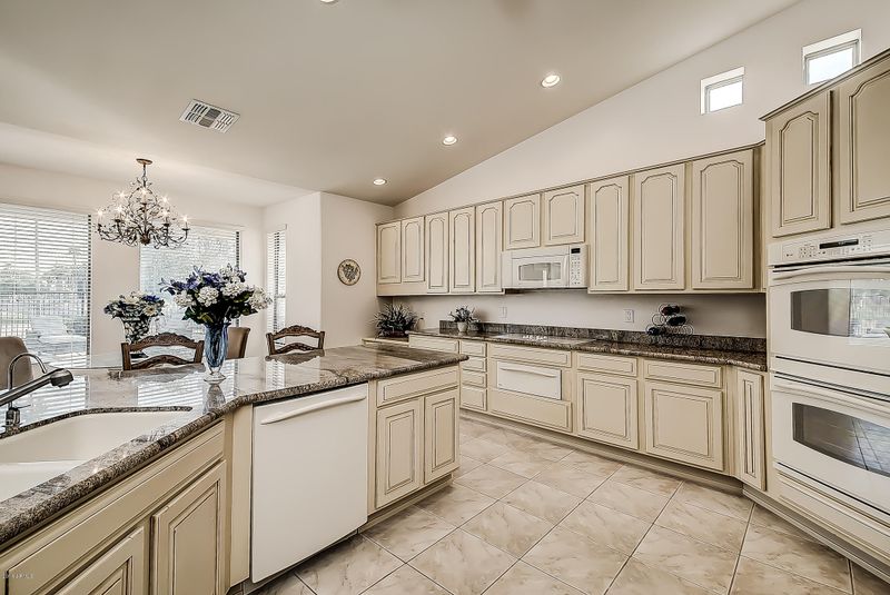 10007 E Nacoma Ct, Sun Lakes, AZ 85248