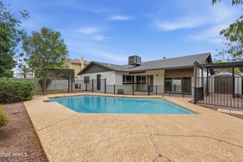 10007 48th Dr, Glendale, AZ 85302