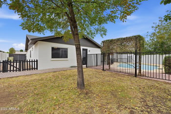 10007 48th Dr, Glendale, AZ 85302