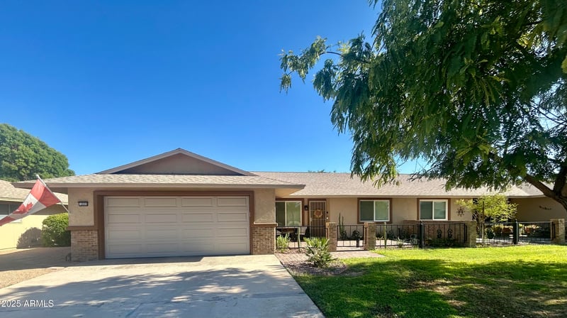 10009 Pleasant Valley Rd, Sun City, AZ 85351