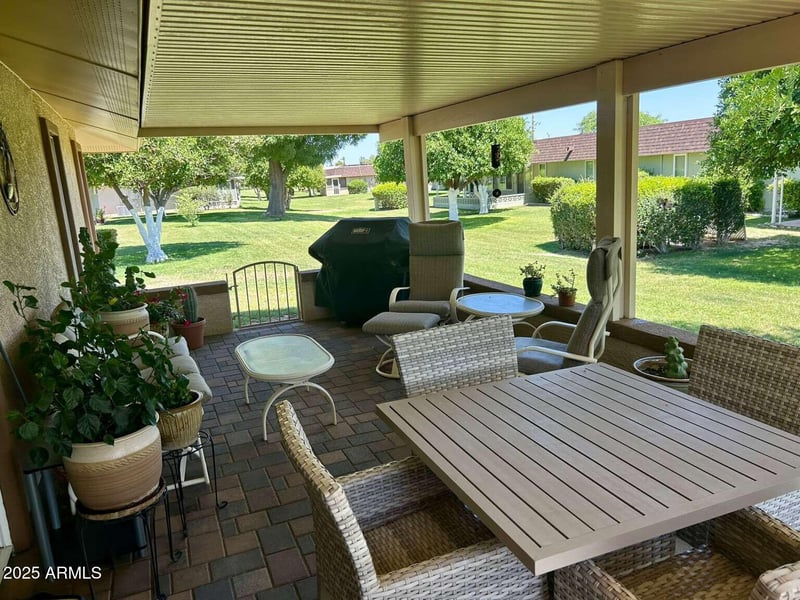 10009 Pleasant Valley Rd, Sun City, AZ 85351