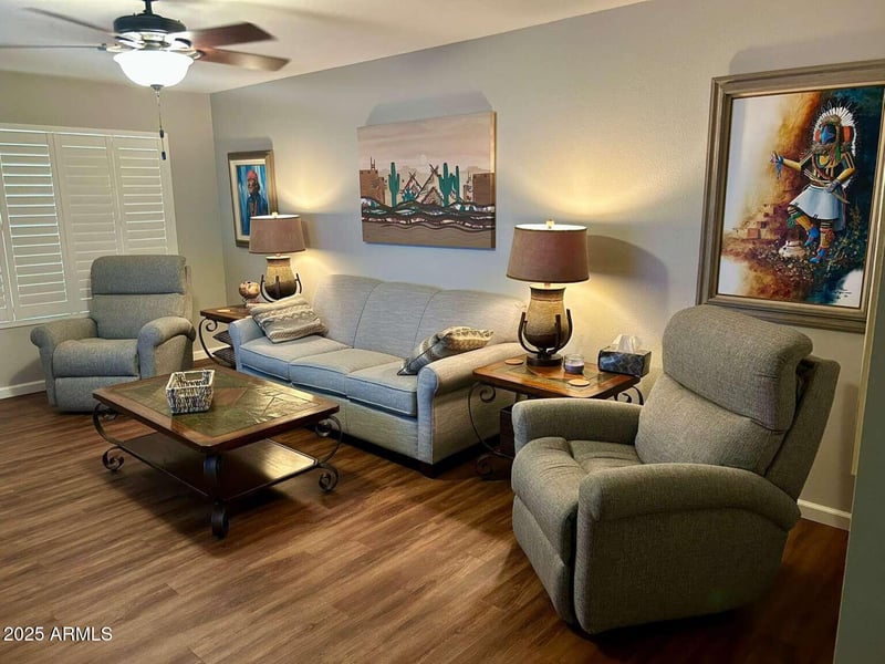 10009 Pleasant Valley Rd, Sun City, AZ 85351