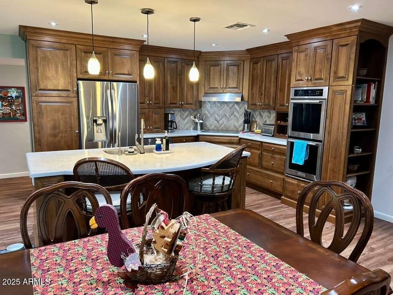 10009 Pleasant Valley Rd, Sun City, AZ 85351