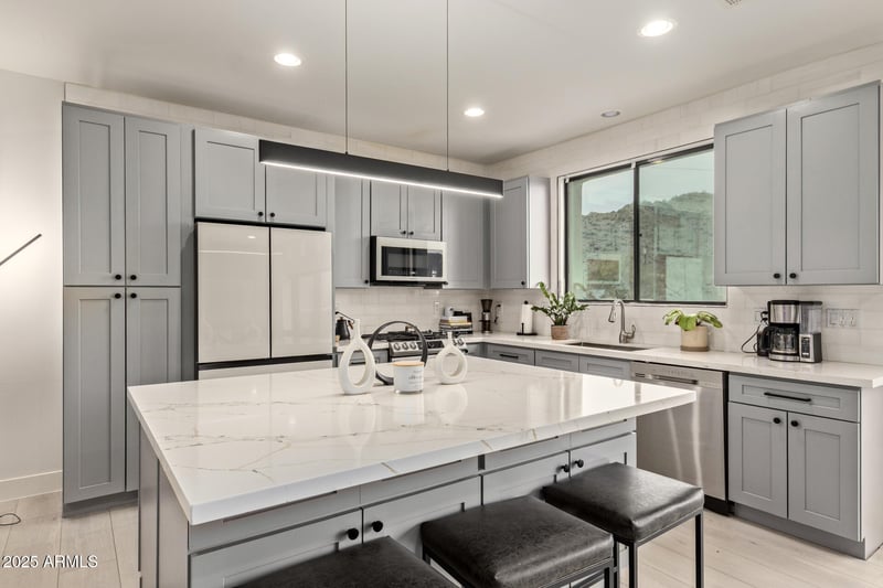 10011 1st Ave, Phoenix, AZ 85021