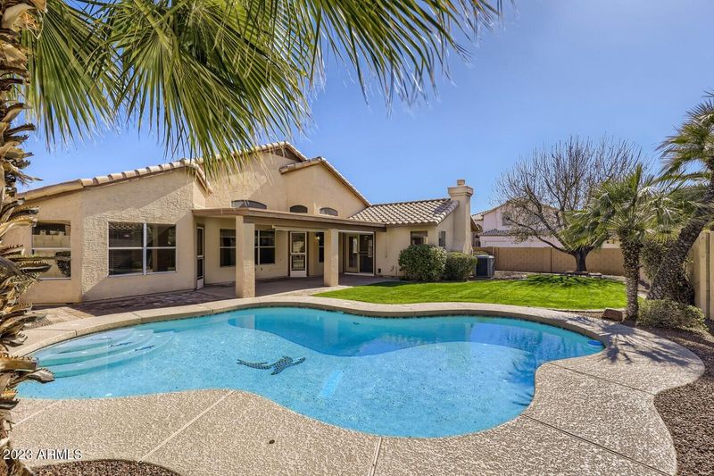 10012 N 57th Dr, Glendale, AZ 85302