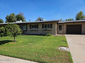 10013 Lakeview Cir, Sun City, AZ 85351