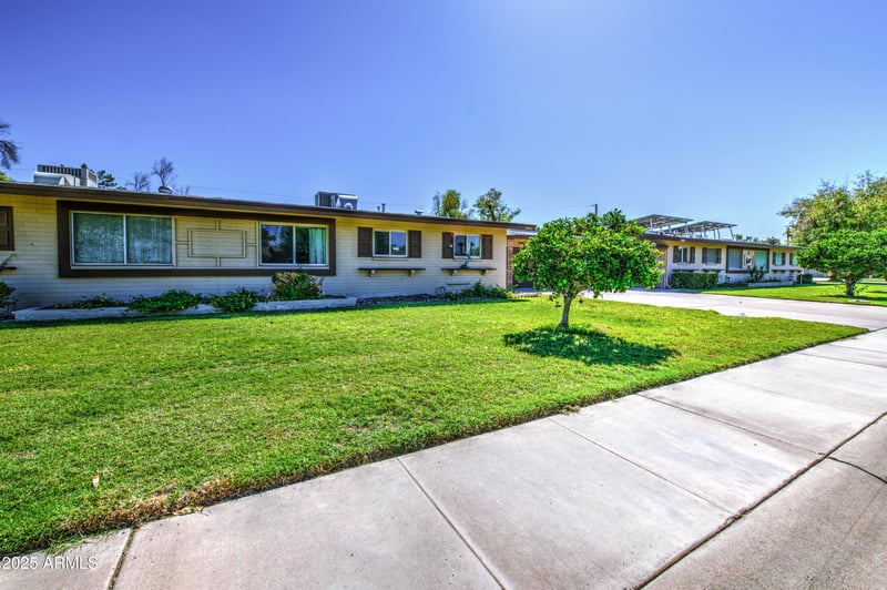 10013 Lakeview Cir, Sun City, AZ 85351