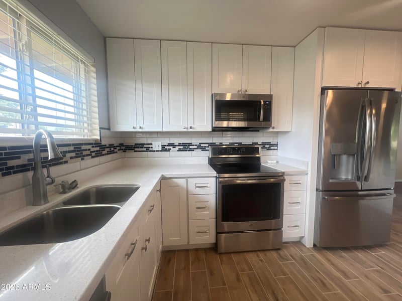 10013 Lakeview Cir, Sun City, AZ 85351