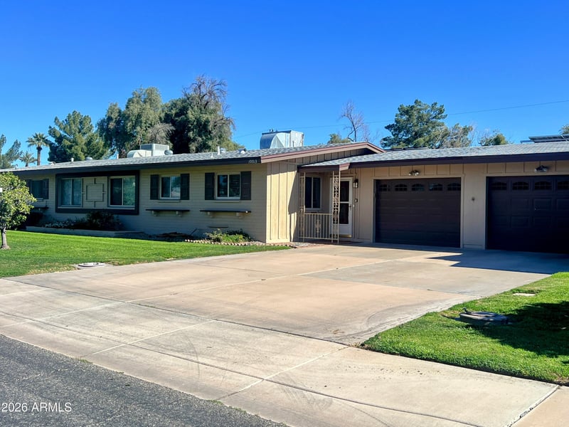 10013 Lakeview Cir, Sun City, AZ 85351