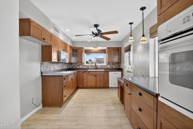 10014 Mission Ln, Sun City, AZ 85351