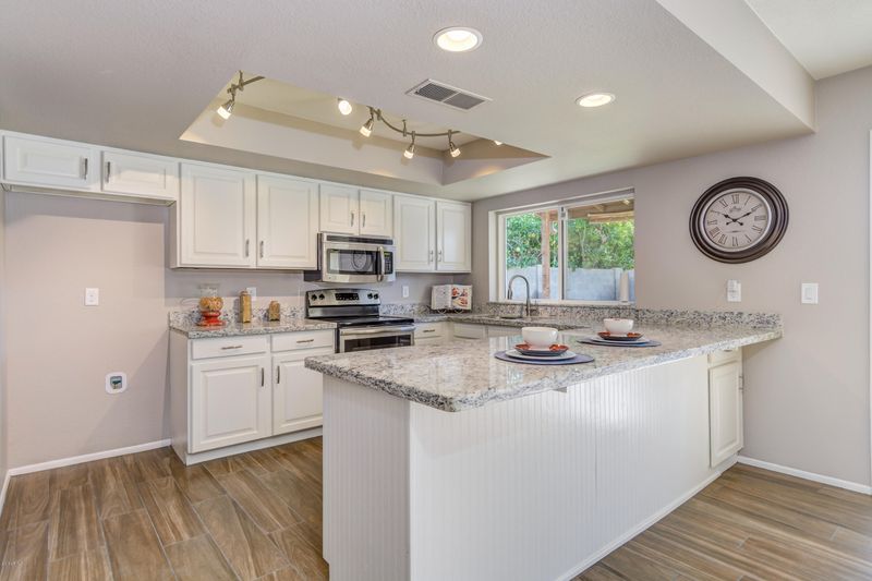 10014 N 48th Dr, Glendale, AZ 85302