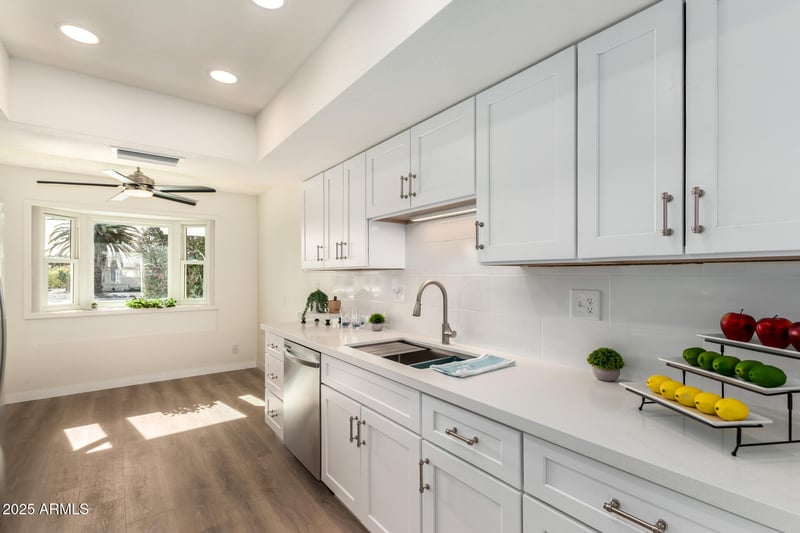 10018 Burns Dr, Sun City, AZ 85351
