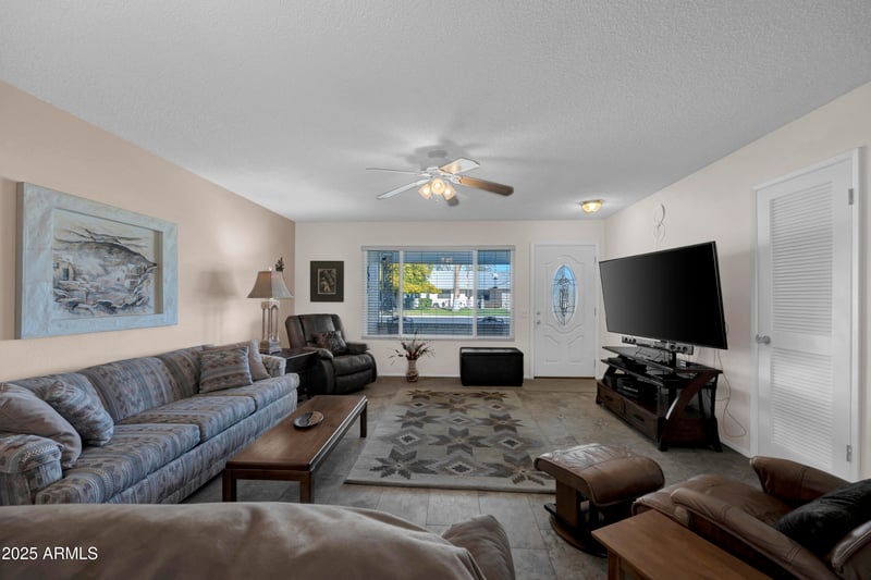 10019 Shasta Dr, Sun City, AZ 85351