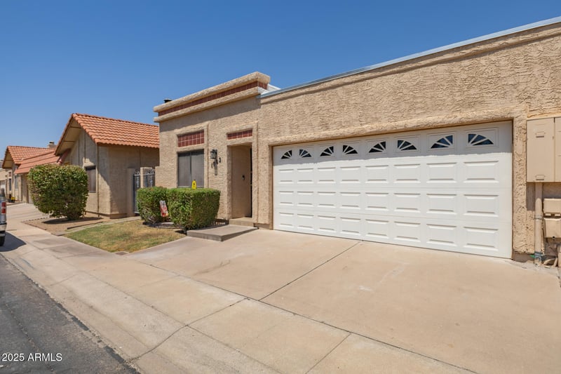 1002 Charleston Ave, Phoenix, AZ 85022