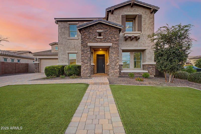 1002 Parkview Dr, Gilbert, AZ 85295
