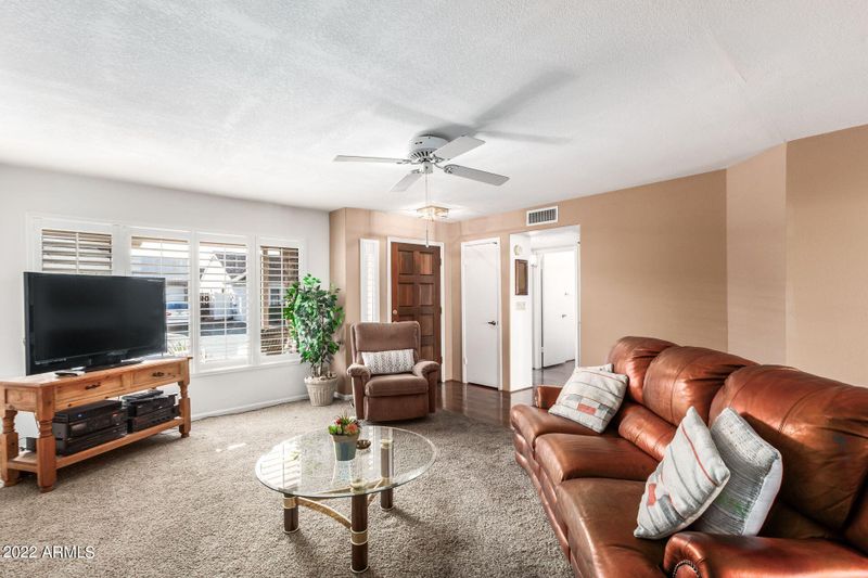 1002 E Wagoner Rd, Phoenix, AZ 85022