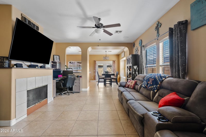 1002 Slater Cir, Mesa, AZ 85206