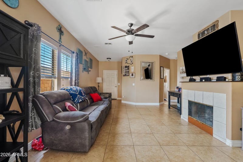 1002 Slater Cir, Mesa, AZ 85206
