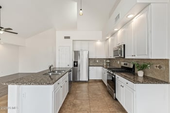 1002 W Kelton Ln, Phoenix, AZ 85023