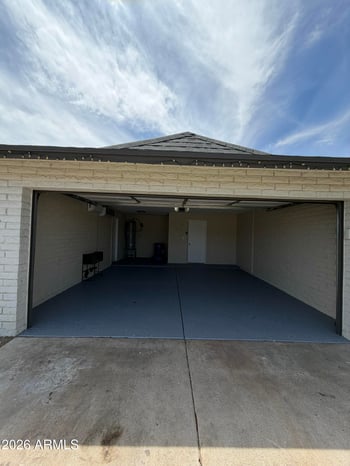 10020 52nd Dr, Glendale, AZ 85302