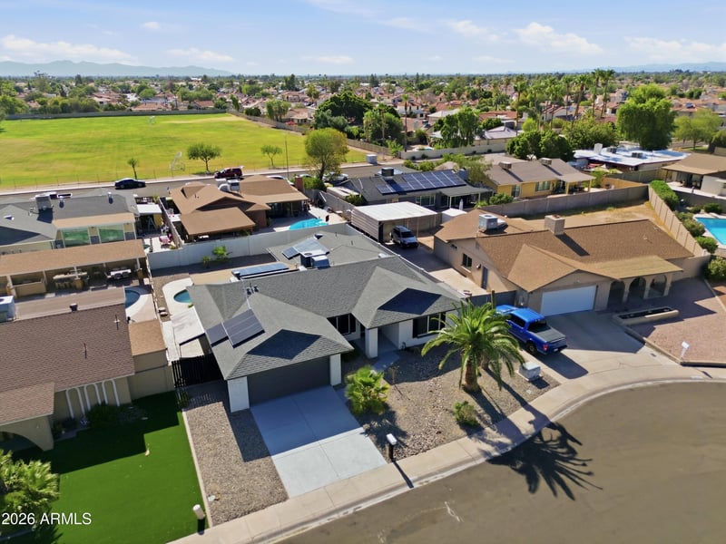 10020 52nd Dr, Glendale, AZ 85302
