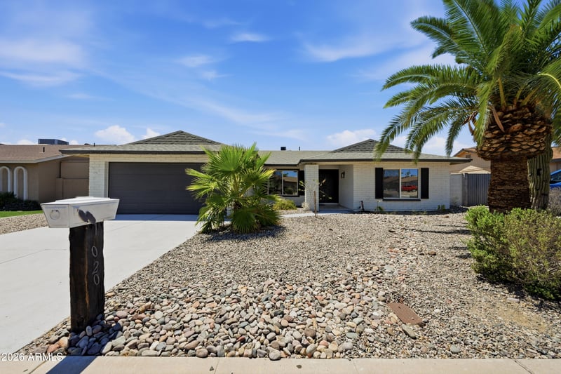 10020 52nd Dr, Glendale, AZ 85302