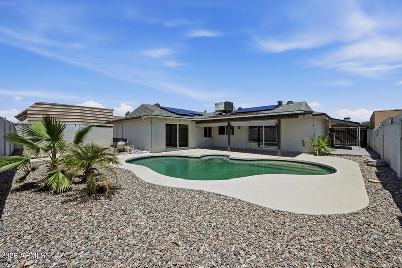 10020 52nd Dr, Glendale, AZ 85302