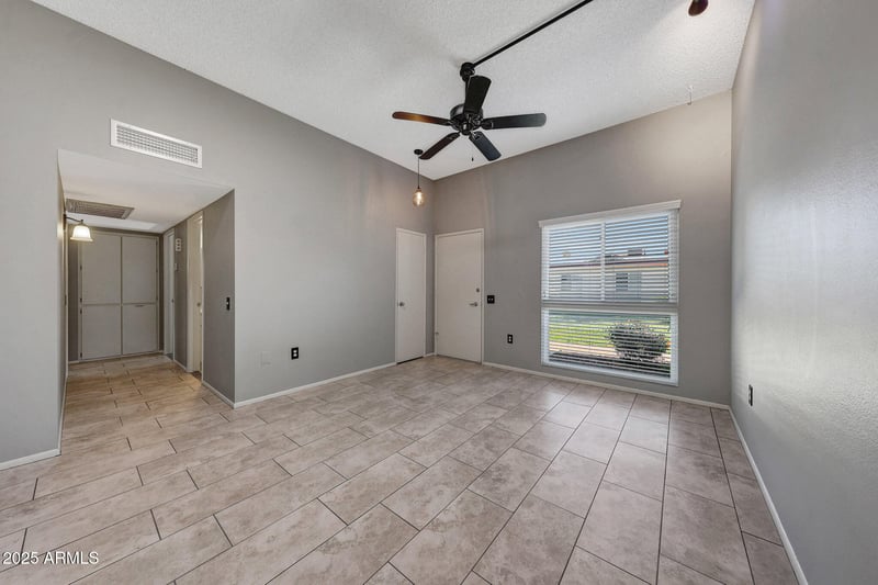 10020 Royal Oak Rd #E, Sun City, AZ 85351