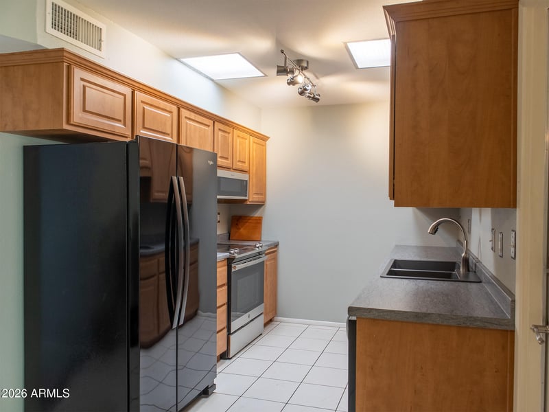 10020 W Royal Oak Rd #E, Sun City, AZ 85351