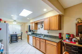 10022 Kingswood Cir, Sun City, AZ 85351