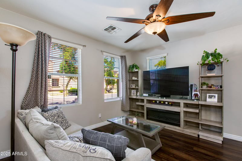 10023 Kingman St, Tolleson, AZ 85353