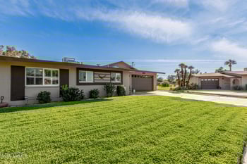 10027 Lakeview Cir, Sun City, AZ 85351