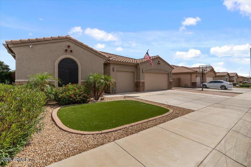 10033 Jessie Ln, Peoria, AZ 85383