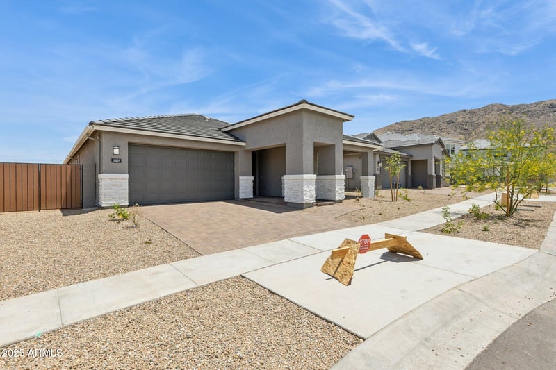 10035 23rd Dr, Phoenix, AZ 85041