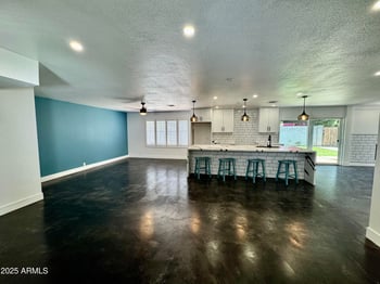 10037 42nd Dr, Phoenix, AZ 85051