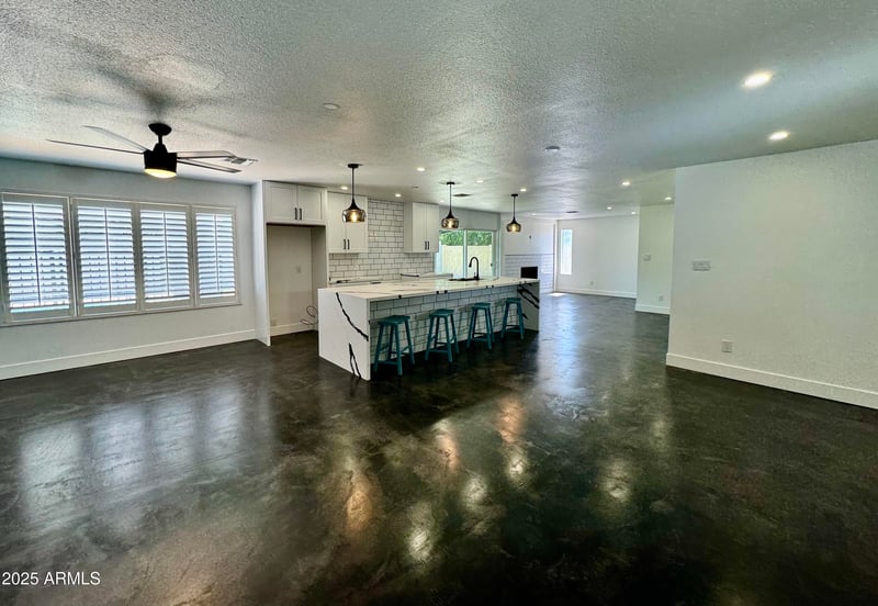 10037 42nd Dr, Phoenix, AZ 85051